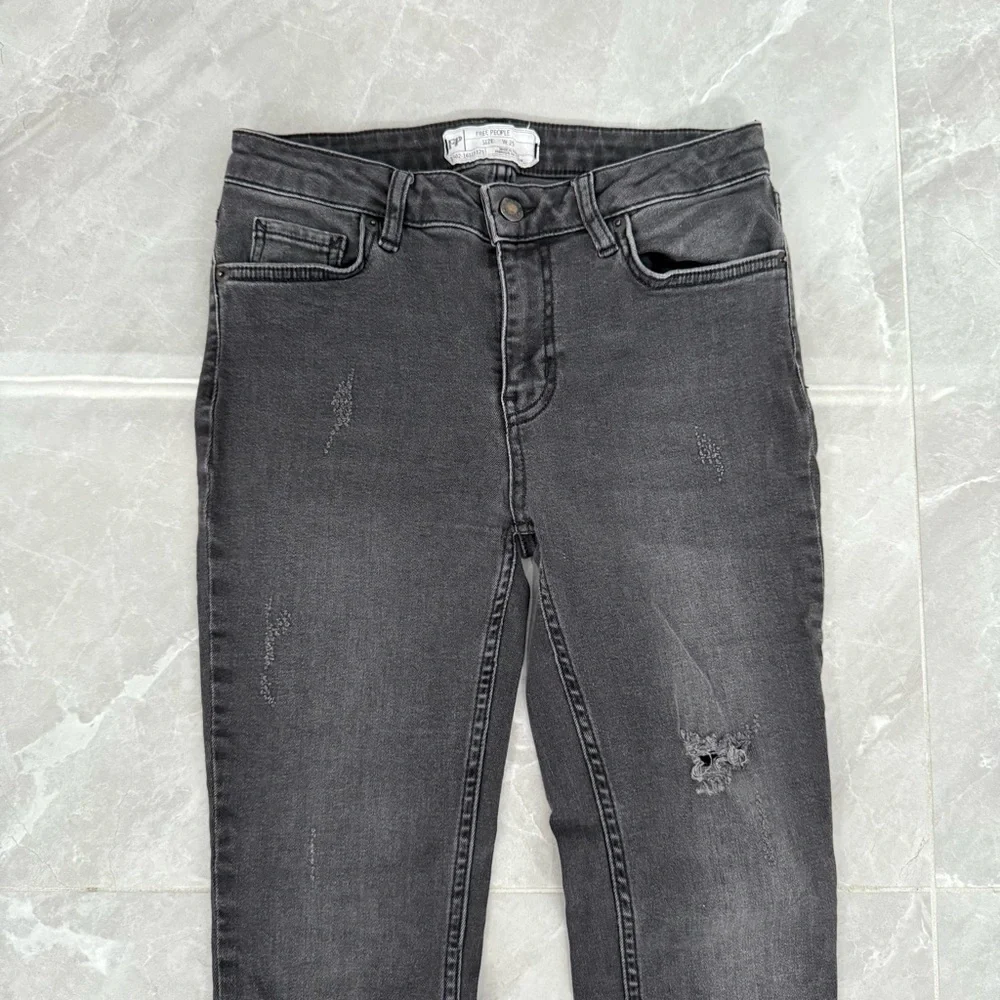 Women’s Free People Great Heights Washed Black Frayed Skinny Jeans Size 25